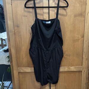 XXL Talk Old Navy Black cami short romper